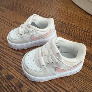 Nike - Girls White and Pink Sneakers